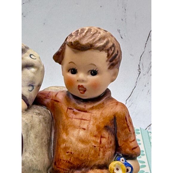 Hummel Goebel Homeward Bound #334, TMK5, 1975, 5.25”tall, beautiful figurine - Picture 4 of 9